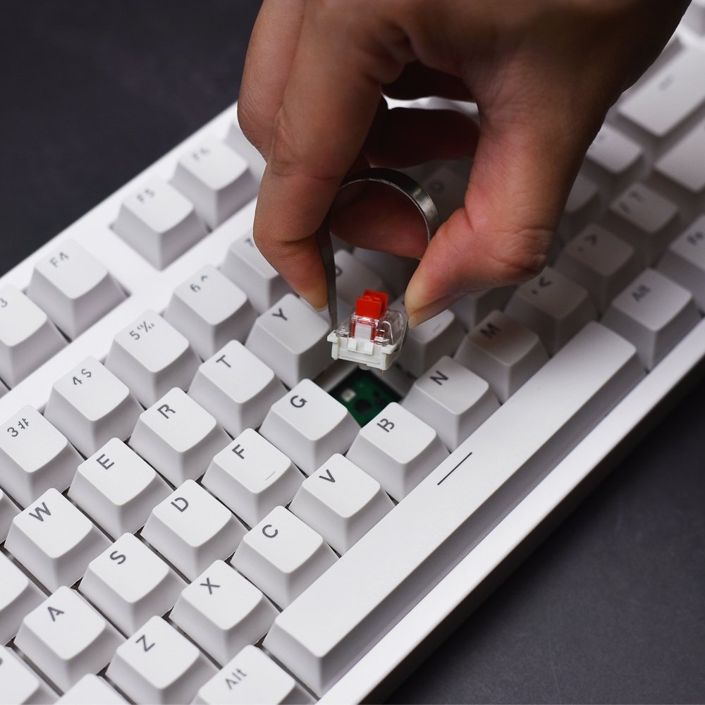 Why different keycaps can make my keyboard sound different?