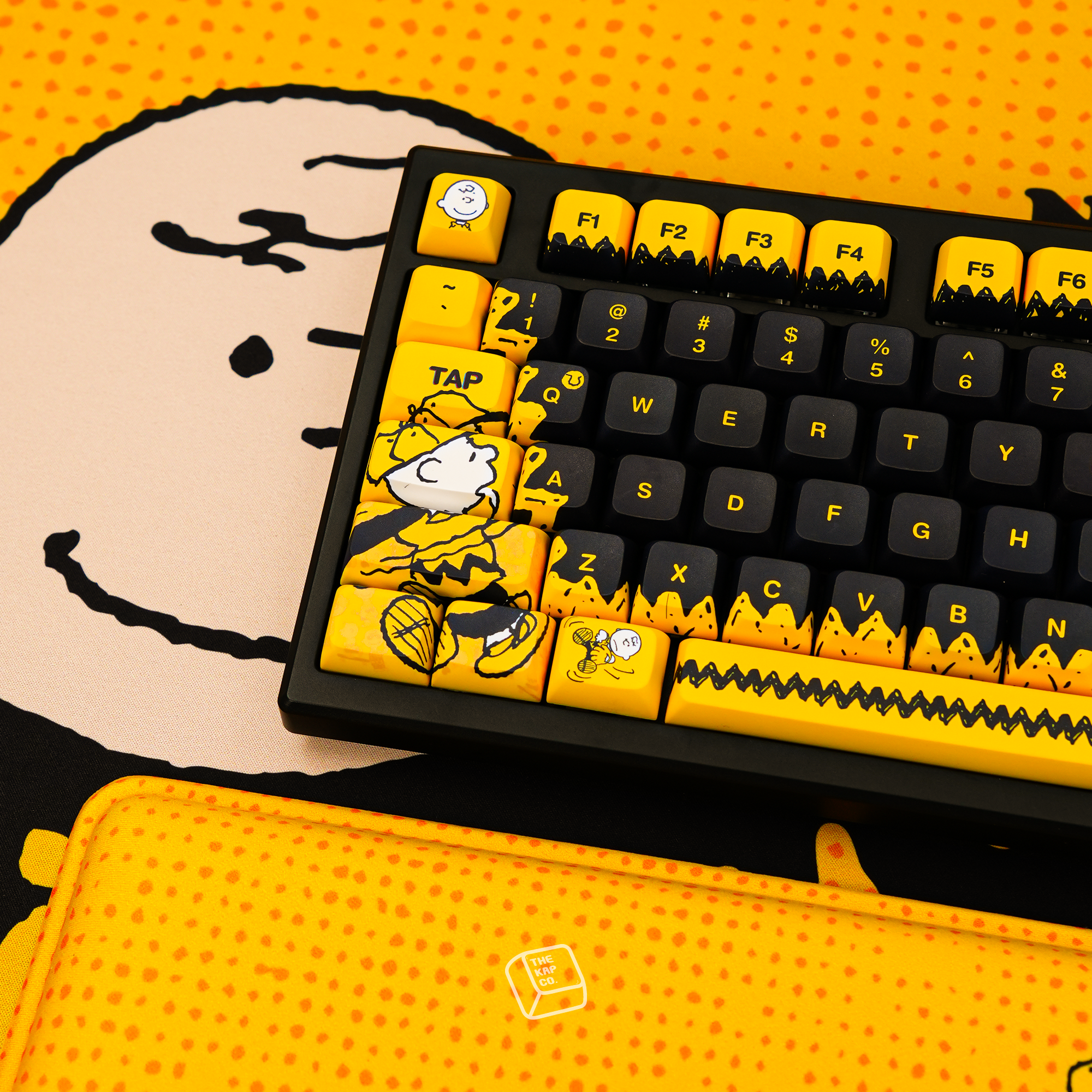 Thekapco x Peanuts | A Boy Named Charlie Brown Keycap Set
