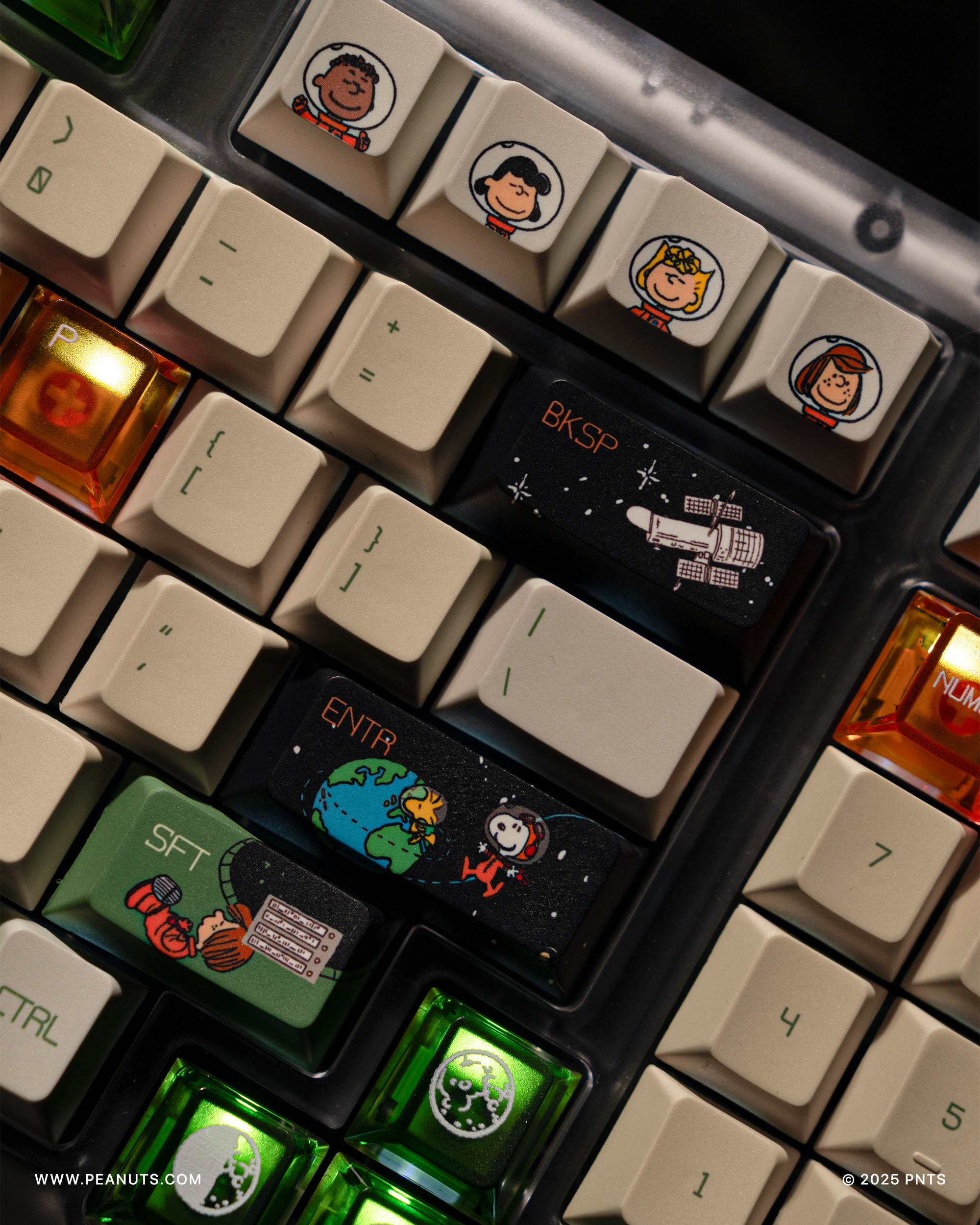 Vintage_Astronaut_Keycap_Overlook_15.png