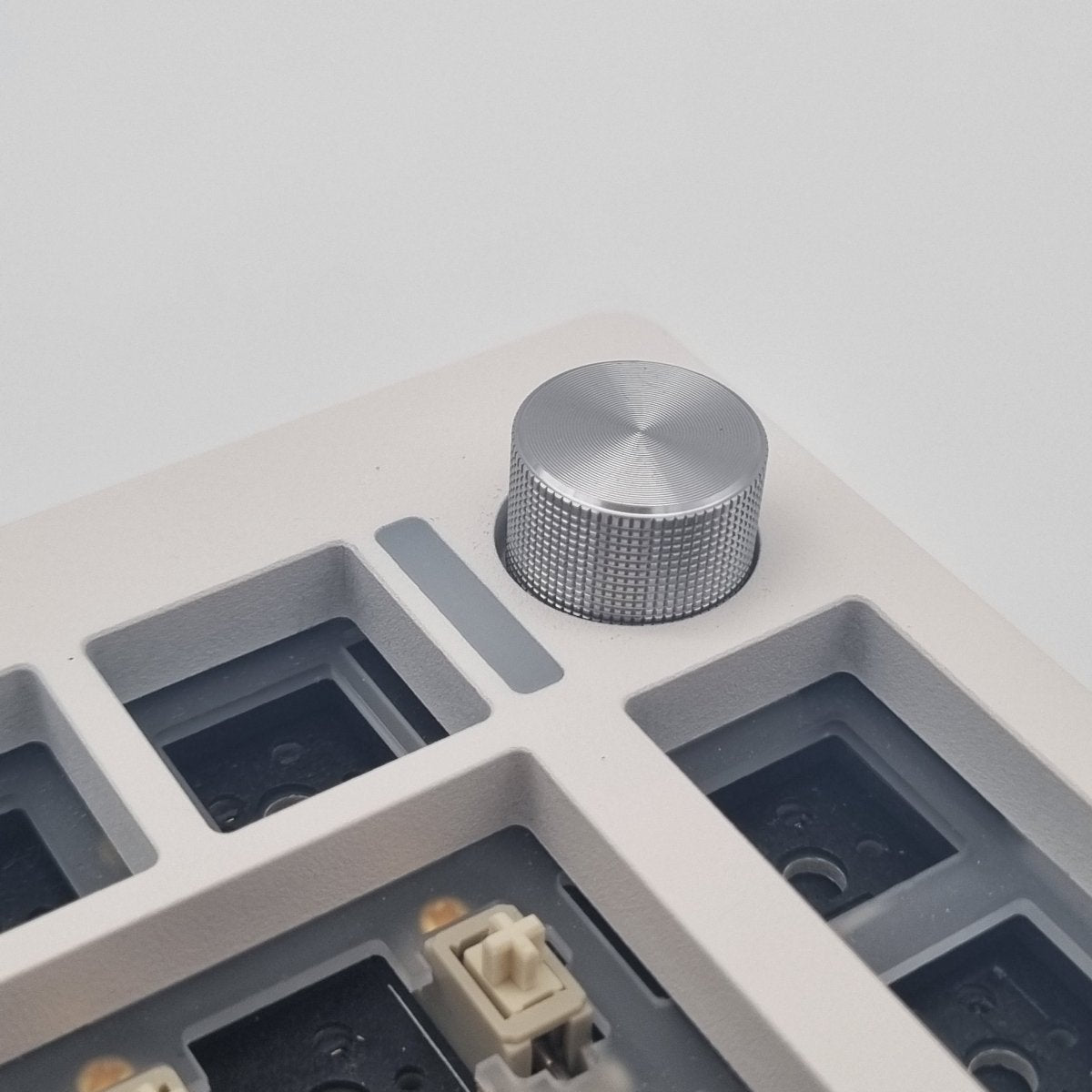 LMK81 Aluminum VIA/QMK Mechanical Keyboard - White - The Kapco